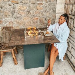 Slava low 100 x 100 cm h 79 cm voor 6 personen Slava low 100 x 100 cm h 79 cm voor 6 personen